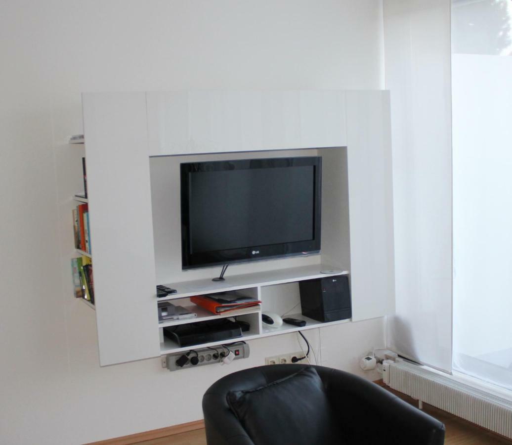 Stett Apartment *